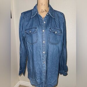 Gloria Vanderbilt Light Blue Denim Top with Red Logo Tag
